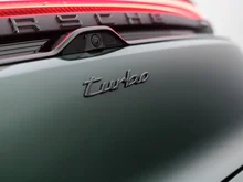 Porsche Macan Turbo in oakgrünmetallic neo