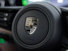 Porsche Macan Turbo in oakgrünmetallic neo