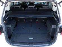 VW Touran Comfortline TDI SCR DSG 7-Sitzer in 0R Oryxweiß Perlmutteffekt