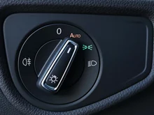 VW Touran Comfortline TDI SCR DSG 7-Sitzer in 0R Oryxweiß Perlmutteffekt