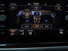 VW Touran Comfortline TDI SCR DSG 7-Sitzer in 0R Oryxweiß Perlmutteffekt