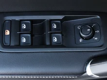 VW Touran Comfortline TDI SCR DSG 7-Sitzer in 0R Oryxweiß Perlmutteffekt