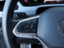 VW Touran Comfortline TDI SCR DSG 7-Sitzer in 0R Oryxweiß Perlmutteffekt