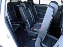 VW Touran Comfortline TDI SCR DSG 7-Sitzer in 0R Oryxweiß Perlmutteffekt