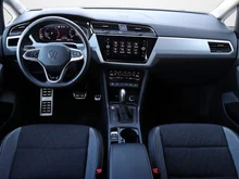 VW Touran Comfortline TDI SCR DSG 7-Sitzer in 0R Oryxweiß Perlmutteffekt