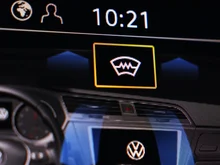 VW Touran Comfortline TDI SCR DSG 7-Sitzer in 0R Oryxweiß Perlmutteffekt