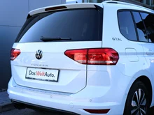 VW Touran Comfortline TDI SCR DSG 7-Sitzer in 0R Oryxweiß Perlmutteffekt