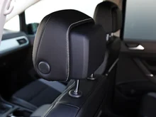 VW Touran Comfortline TDI SCR DSG 7-Sitzer in 0R Oryxweiß Perlmutteffekt