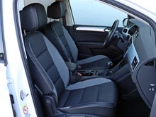 VW Touran Comfortline TDI SCR DSG 7-Sitzer in 0R Oryxweiß Perlmutteffekt