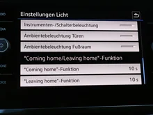 VW Touran Comfortline TDI SCR DSG 7-Sitzer in 0R Oryxweiß Perlmutteffekt