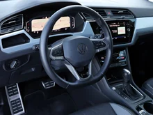 VW Touran Comfortline TDI SCR DSG 7-Sitzer in 0R Oryxweiß Perlmutteffekt