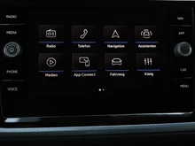 VW Touran Comfortline TDI SCR DSG 7-Sitzer in 0R Oryxweiß Perlmutteffekt