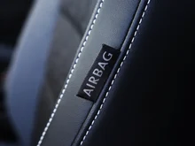 VW Touran Comfortline TDI SCR DSG 7-Sitzer in 0R Oryxweiß Perlmutteffekt