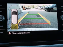 VW Touran Comfortline TDI SCR DSG 7-Sitzer in 0R Oryxweiß Perlmutteffekt