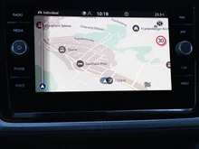 VW Touran Comfortline TDI SCR DSG 7-Sitzer in 0R Oryxweiß Perlmutteffekt
