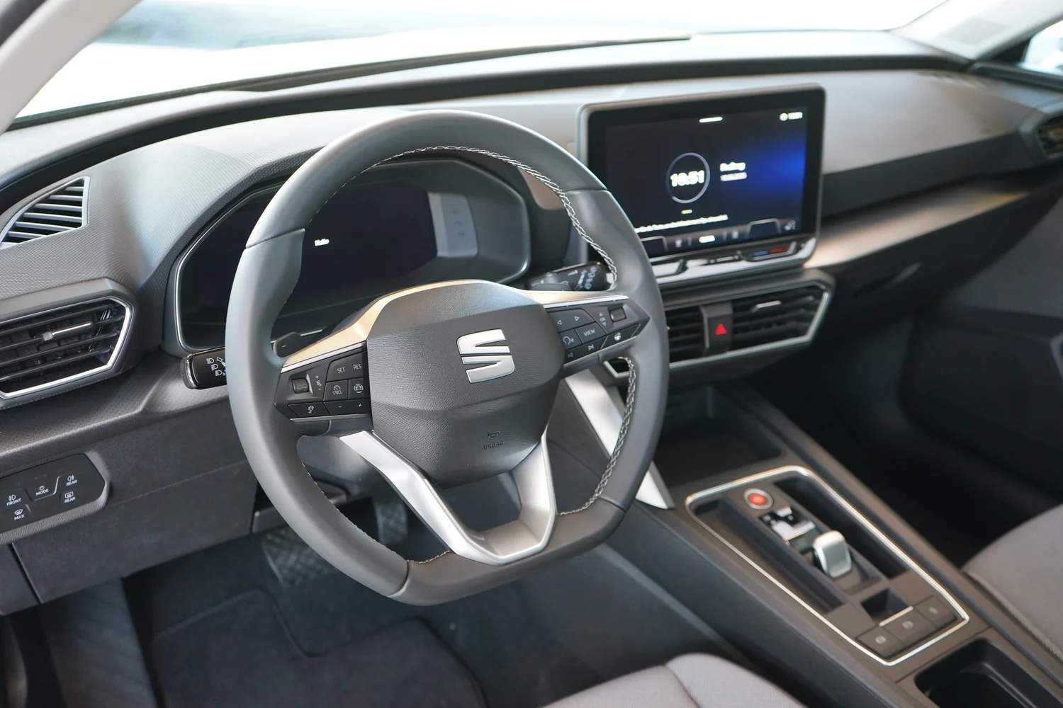 Bild eines SEAT Leon SP Kombi Style 1.5 eTSI DSG 115 PS