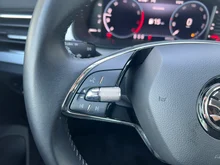 Škoda Kamiq Ambition TSI in Moon-Weiss Metallic
