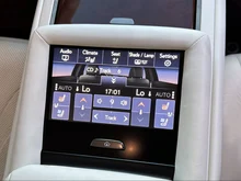 Lexus LS 500 h E-Four in dunkelgrau - metallic