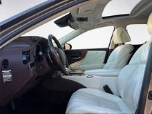 Lexus LS 500 h E-Four in dunkelgrau - metallic