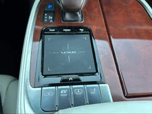 Lexus LS 500 h E-Four in dunkelgrau - metallic