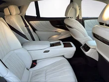 Lexus LS 500 h E-Four in dunkelgrau - metallic