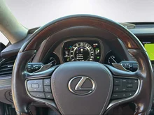 Lexus LS 500 h E-Four in dunkelgrau - metallic