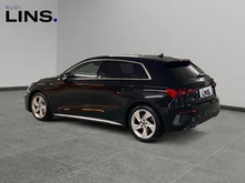 Audi A3 Sportback 30 TFSI S line exterieur in mythosschwarz metallic