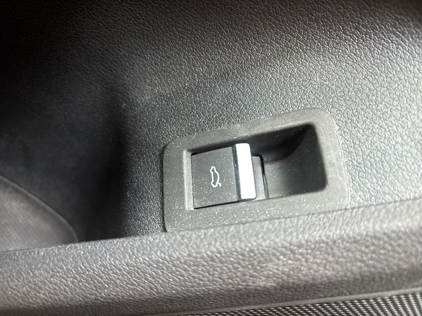 Audi A4 Limousine 30 TDI | Bild 8 von 16