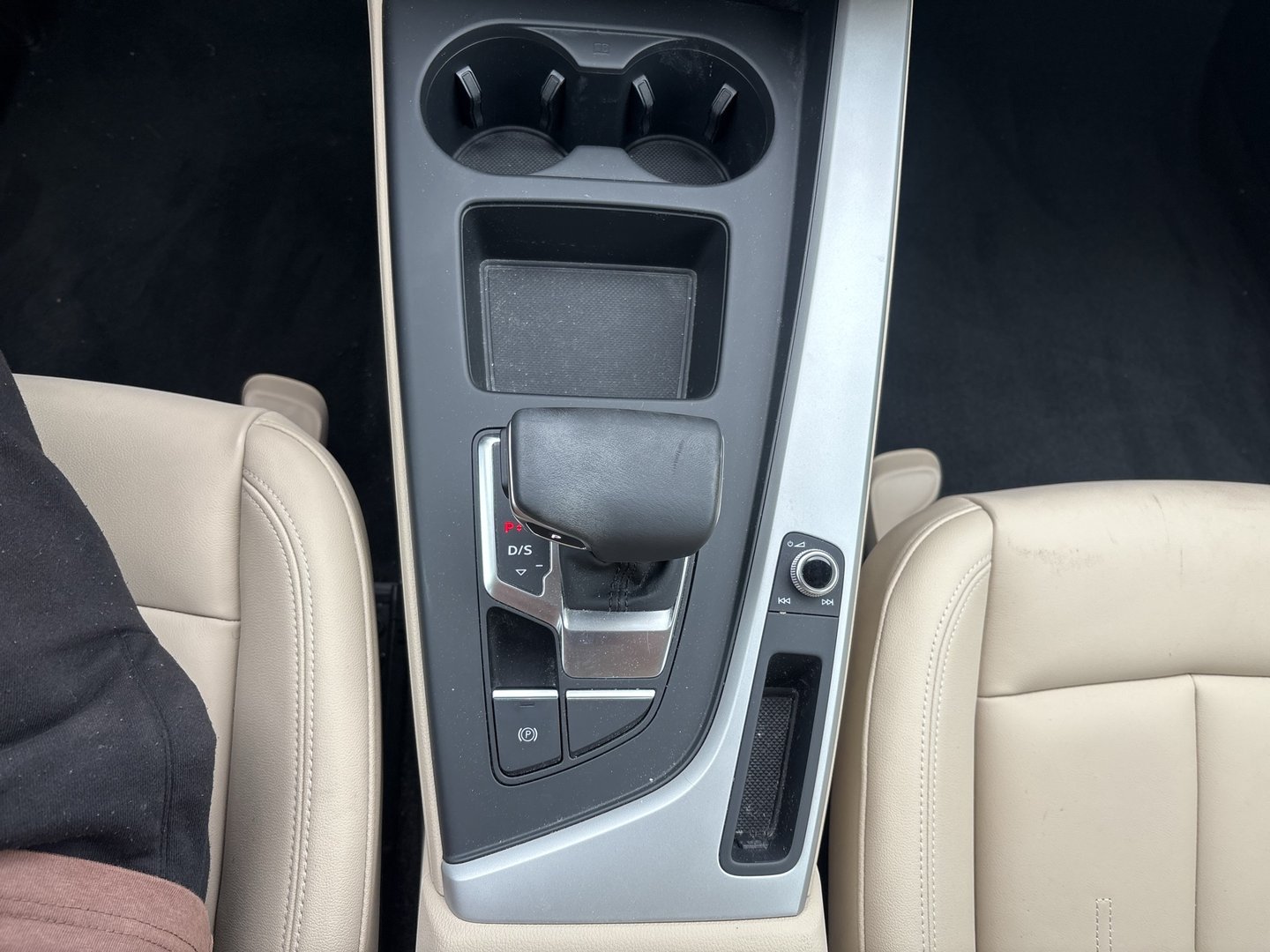 Audi A4 Limousine 30 TDI | Bild 12 von 16