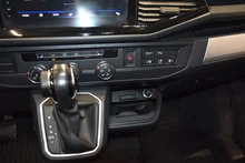 VW Multivan T6.1 Transporter Multivan FWD Comfortline in deep black perleffekt
