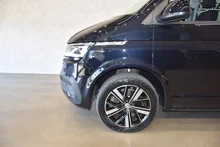VW Multivan T6.1 Transporter Multivan FWD Comfortline in deep black perleffekt