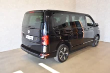 VW Multivan T6.1 Transporter Multivan FWD Comfortline in deep black perleffekt