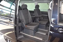 VW Multivan T6.1 Transporter Multivan FWD Comfortline in deep black perleffekt