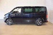VW Multivan T6.1 Transporter Multivan FWD Comfortline in deep black perleffekt