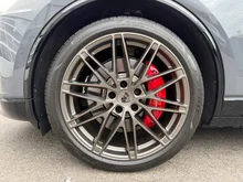 Porsche Macan Turbo in schiefergrau neo