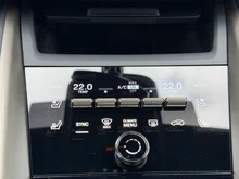 Porsche Macan Turbo in schiefergrau neo