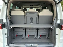 VW Multivan Edition eHybrid 180 kW 4MOTION in Candyweiß/Dach Deepblack