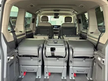 VW Multivan Edition eHybrid 180 kW 4MOTION in Candyweiß/Dach Deepblack