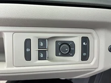VW Multivan Edition eHybrid 180 kW 4MOTION in Candyweiß/Dach Deepblack