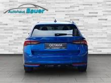 Škoda Octavia Combi Sportline TSI mHEV DSG in Race-Blau Metallic