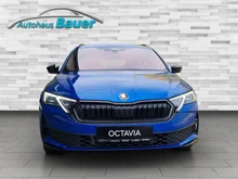 Škoda Octavia Combi Sportline TSI mHEV DSG in Race-Blau Metallic