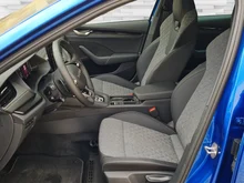 Škoda Octavia Combi Sportline TSI mHEV DSG in Race-Blau Metallic