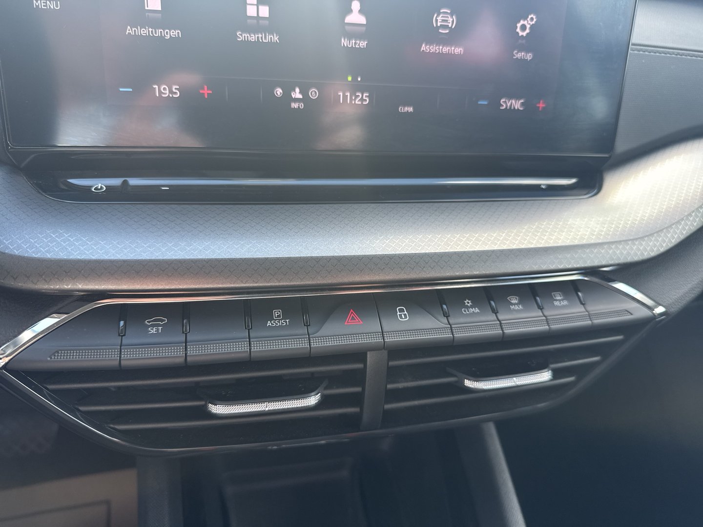 Škoda OCTAVIA Combi Ambition TDI DSG | Bild 17 von 22