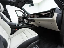 Porsche Cayenne E-Hybrid in CHROMITSCHWARZMETALLIC