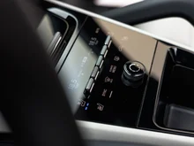 Porsche Cayenne E-Hybrid in CHROMITSCHWARZMETALLIC