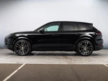 Porsche Cayenne E-Hybrid in CHROMITSCHWARZMETALLIC