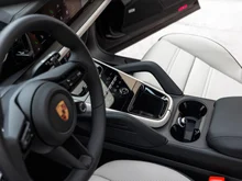 Porsche Cayenne E-Hybrid in CHROMITSCHWARZMETALLIC