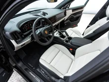 Porsche Cayenne E-Hybrid in CHROMITSCHWARZMETALLIC