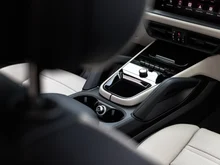 Porsche Cayenne E-Hybrid in CHROMITSCHWARZMETALLIC