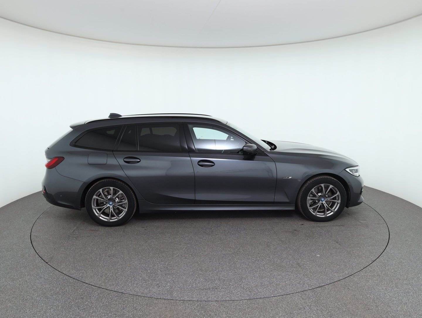 BMW 320e PHEV xDrive Touring Aut. | Bild 4 von 36